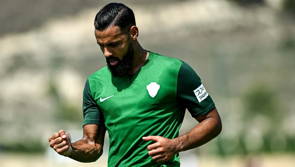 Mourad celebra un gol en un partido amistoso. Mourad celebra un gol en un partido amistoso.