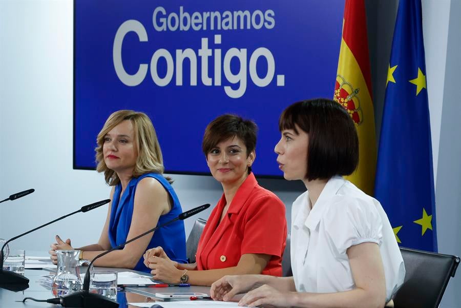 El Gobierno aumenta en un 17,6% las ayudas para personas dependientes en el entorno familiar El Gobierno aumenta en un 17,6% las ayudas para personas dependientes en el entorno familiar