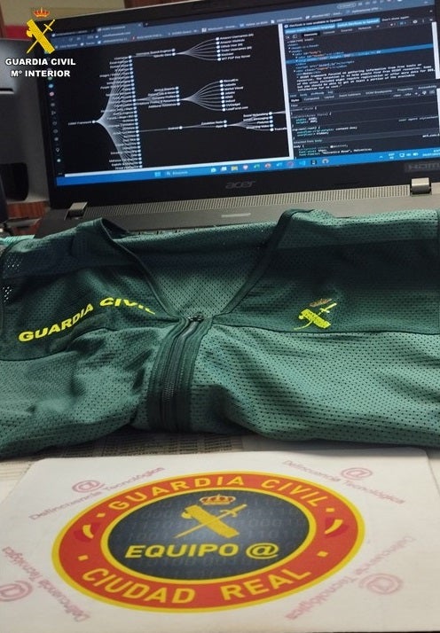 La Guardia Civil investiga a un grupo criminal que estafaba suplantando la identidad de familiares y amigos La Guardia Civil investiga a un grupo criminal que estafaba suplantando la identidad de familiares y amigos