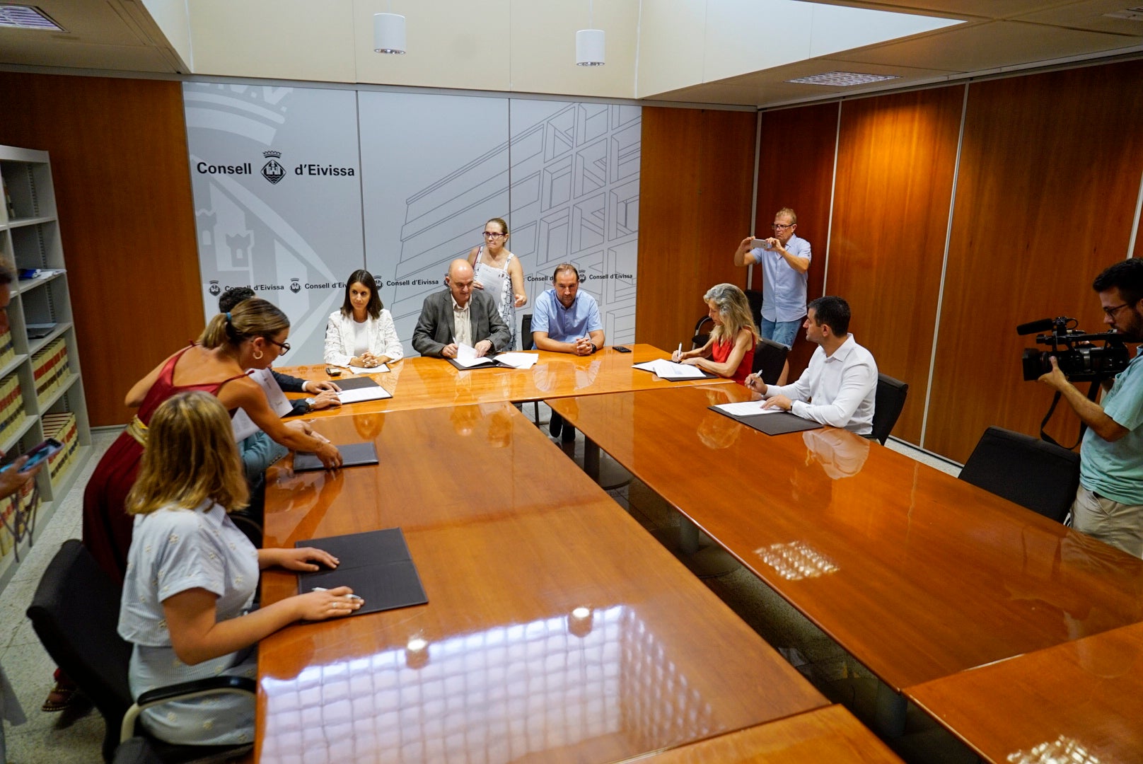 El Consell destina 4,4 millones de euros que permitirá a los ayuntamientos hacer rebajas en los recibos de estiércol de hasta el 30% El Consell destina 4,4 millones de euros que permitirá a los ayuntamientos hacer rebajas en los recibos de estiércol de hasta el 30%