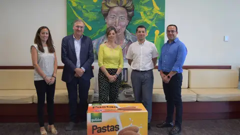 La directora general de la Mujer de la Junta de Castilla y León visita Galletas Gullón .