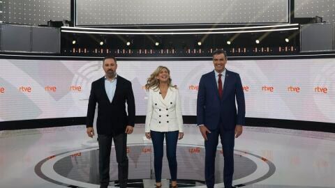 D&iacute;az y Abascal encienden el debate a ra&iacute;z del 's&iacute; es s&iacute;' y S&aacute;nchez acusa a Feij&oacute;o de "tener verg&uuml;enza" de aparecer con Vox