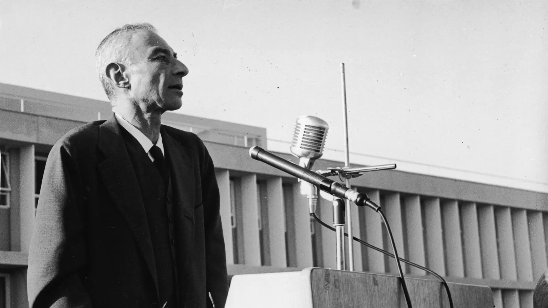Robert Oppenheimer en la inauguración del Soreq Nuclear Research Center, Israel