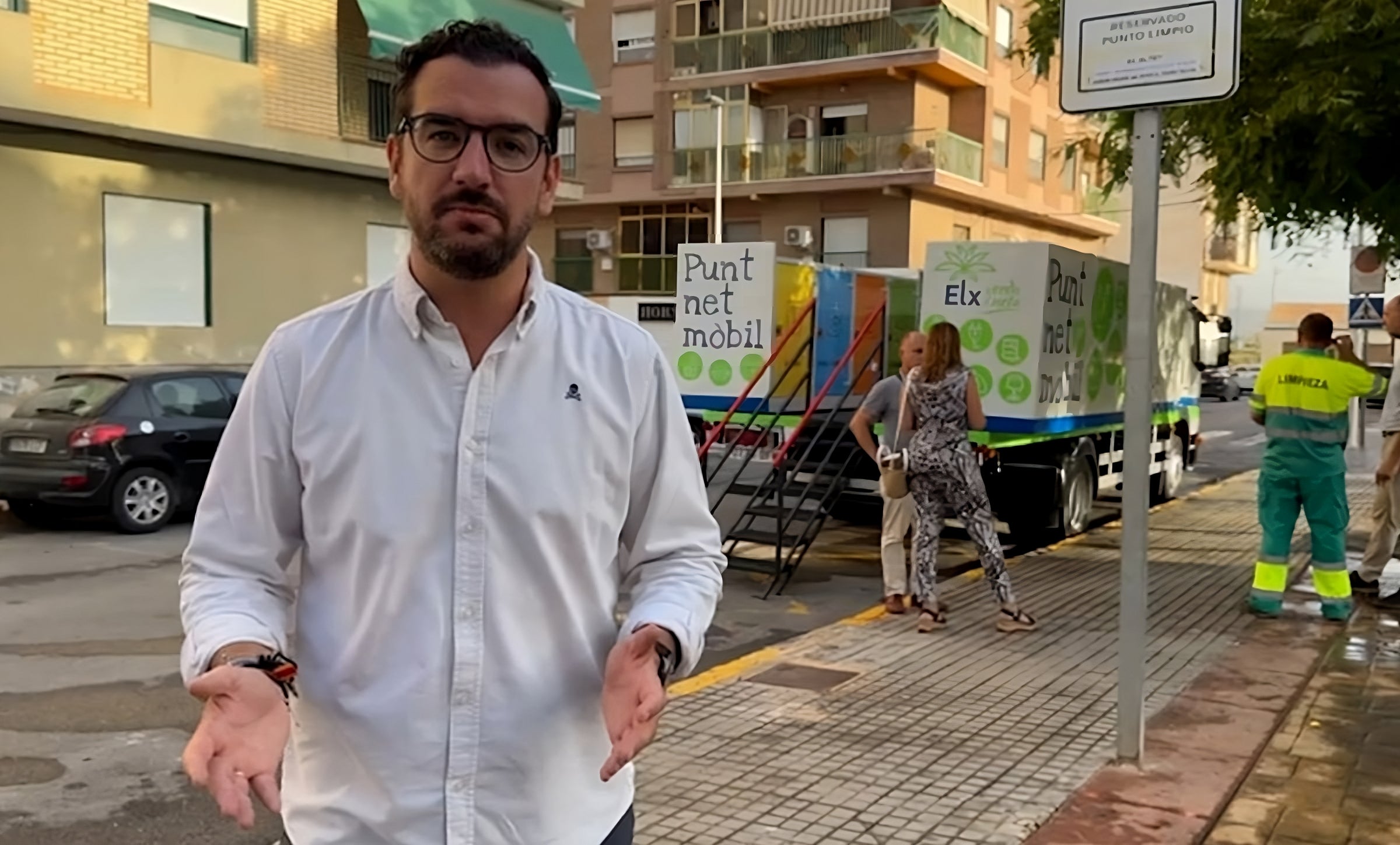 "Los vertidos incontrolados de escombros, restos de poda o enseres son un ataque directo a la convivencia" "Los vertidos incontrolados de escombros, restos de poda o enseres son un ataque directo a la convivencia"