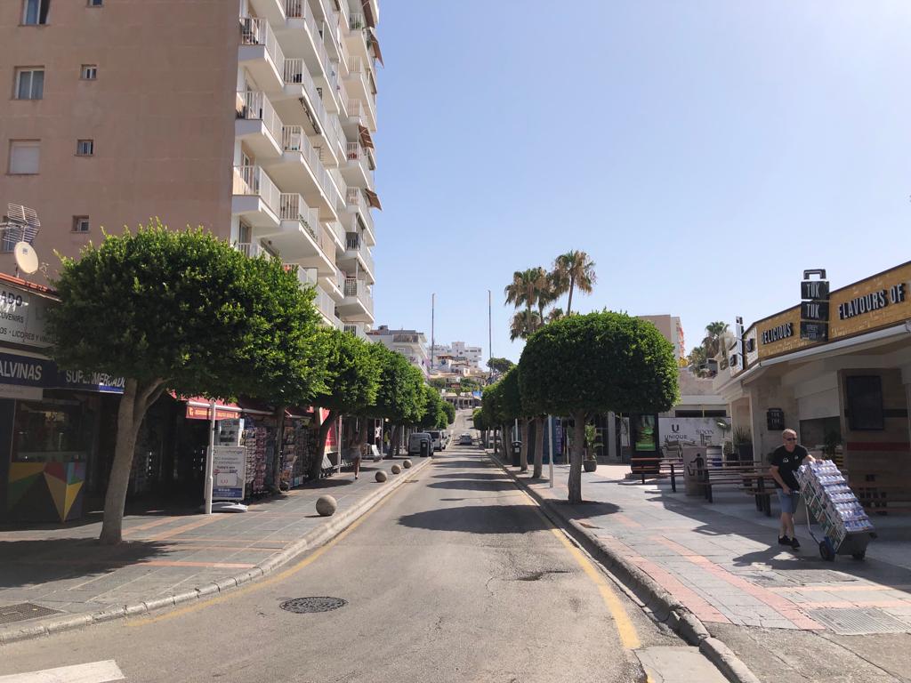 Investigan la muerte de un turista cuyo cadáver ha aparecido en una calle de Magaluf Investigan la muerte de un turista cuyo cadáver ha aparecido en una calle de Magaluf