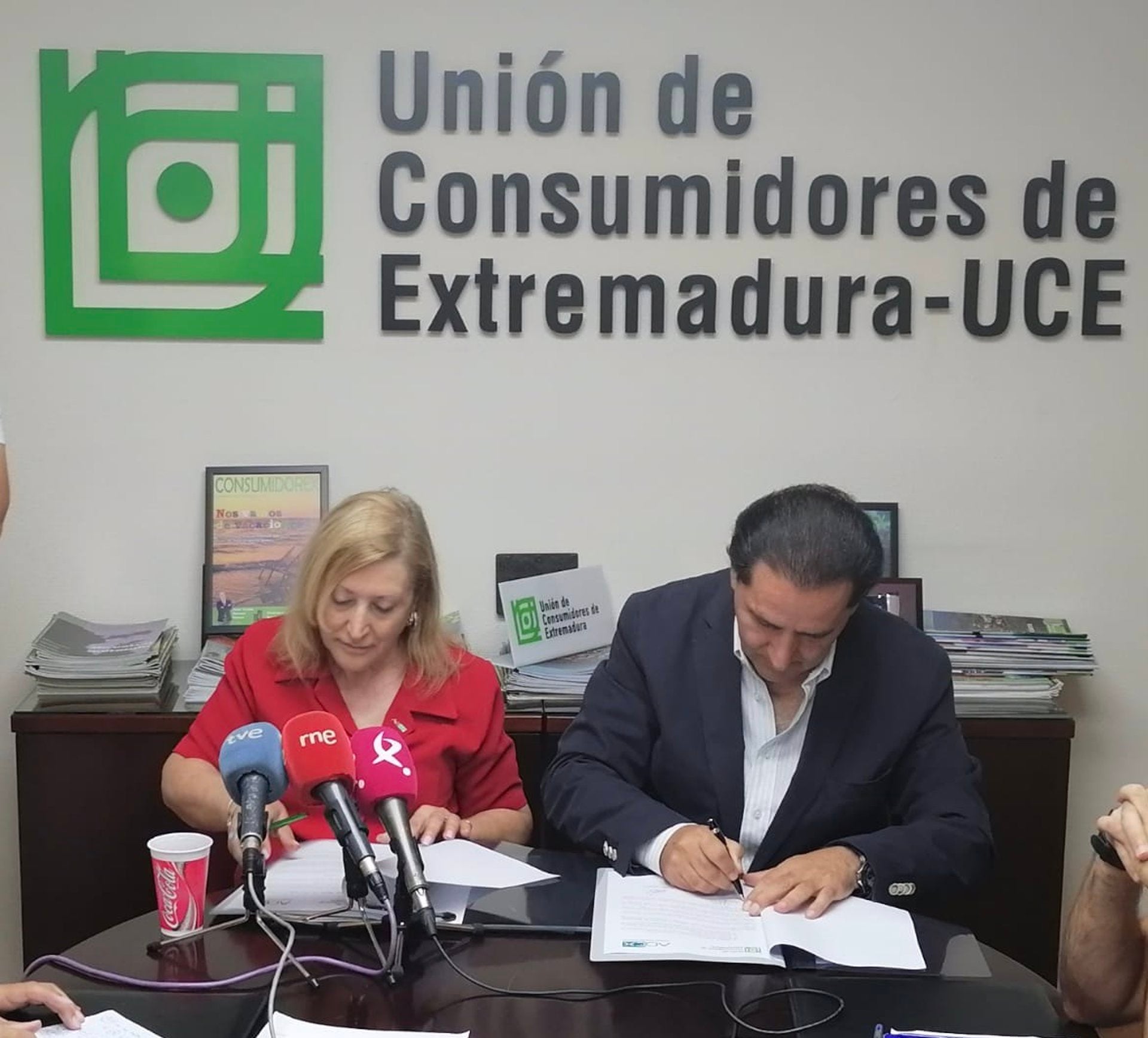 La Unión de Consumidores de Extremadura asesorará a los usuarios de Asociación Oncológica extremeña en defensa de sus derechos La Unión de Consumidores de Extremadura asesorará a los usuarios de Asociación Oncológica extremeña en defensa de sus derechos