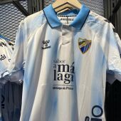 Primera camiseta del Málaga CF 2023/24