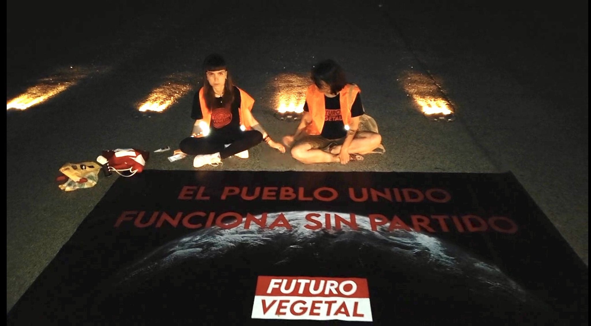 Cerrada una pista en el aeropuerto de Barajas por una protesta de activistas Cerrada una pista en el aeropuerto de Barajas por una protesta de activistas