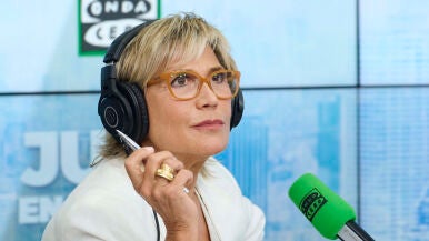 Julia Otero durante su entrevista a Pedro Sánchez en 'Julia en la Onda'