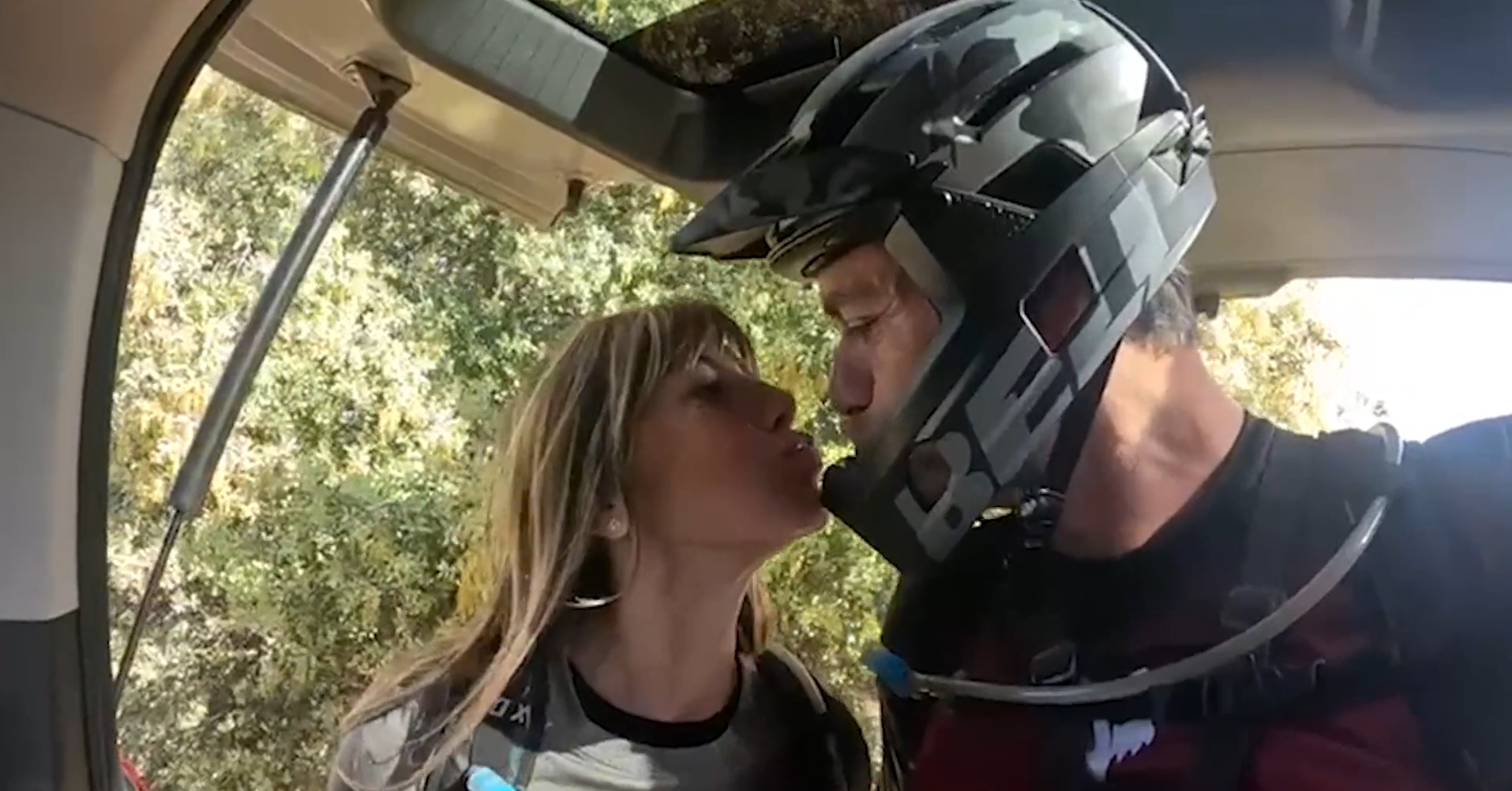 La jornada de reflexión de los candidatos: bici, un paseo, jardinería o 'Barbie' La jornada de reflexión de los candidatos: bici, un paseo, jardinería o 'Barbie'