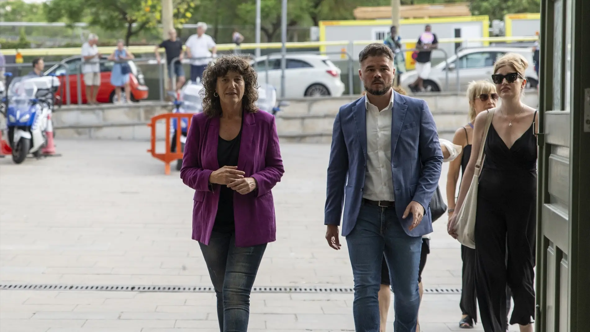 Gabriel Rufián a su llegada a la sede de ERC para seguir los resultados electorales