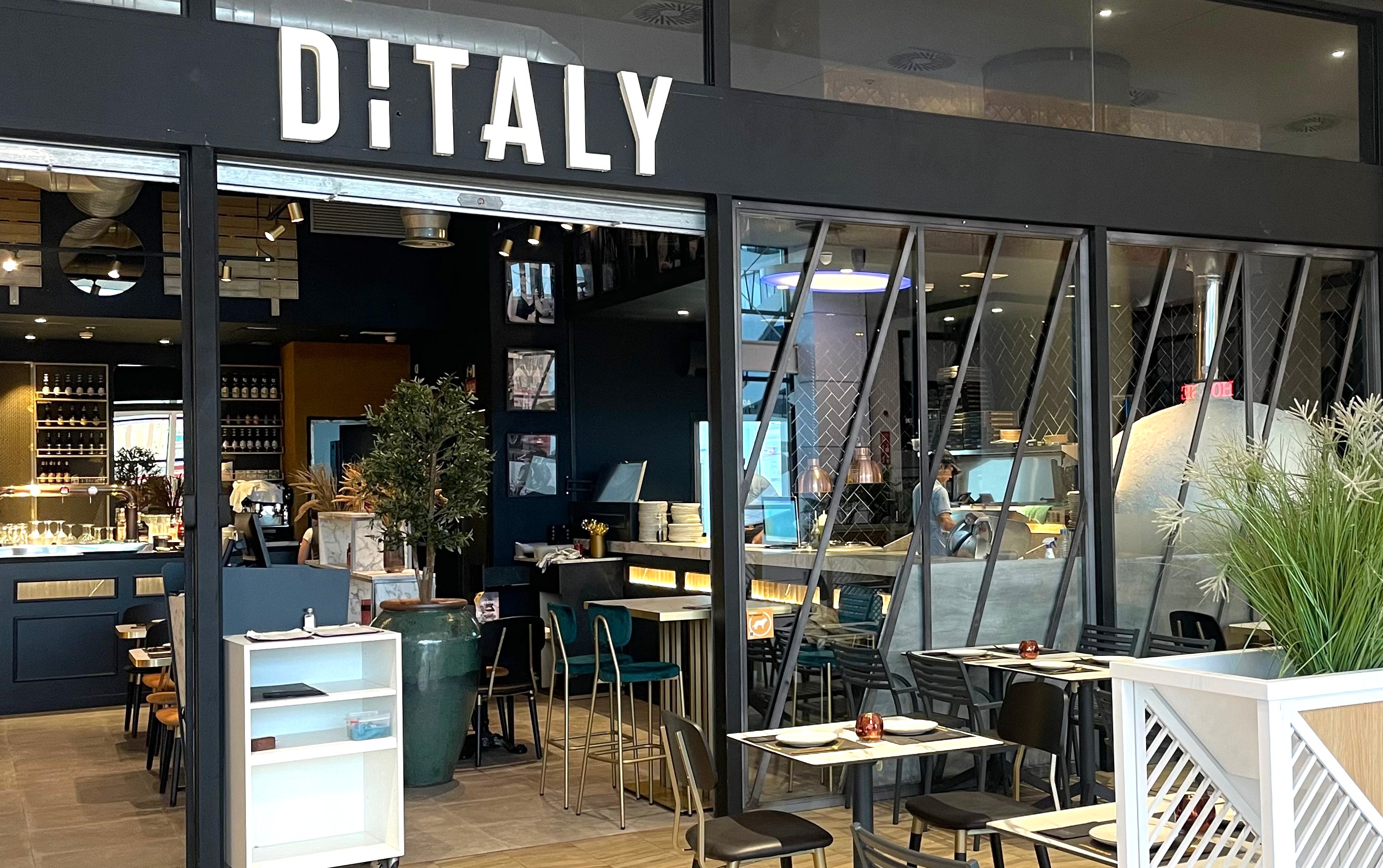 Larios Centro inaugura Ditaly, el restaurante especializado en la auténtica pizza napolitana Larios Centro inaugura Ditaly, el restaurante especializado en la auténtica pizza napolitana