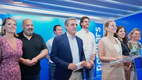 Rosa Estarás, Jaime Martínez, Llorenç Galmés, José Vicente Marí Bosó, Sebastià Sagreras, Marga Prohens, Sandra Fernández y Maria Salom en la sede del PP balear. Rosa Estarás, Jaime Martínez, Llorenç Galmés, José Vicente Marí Bosó, Sebastià Sagreras, Marga Prohens, Sandra Fernández y Maria Salom en la sede del PP balear.