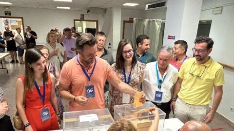 Pablo Ruz votando en Elche el 23-J