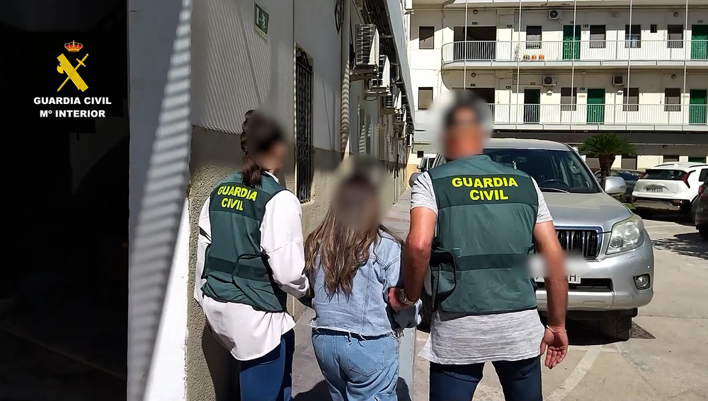 La Guardia Civil detiene a cinco integrantes de una banda de extorsión