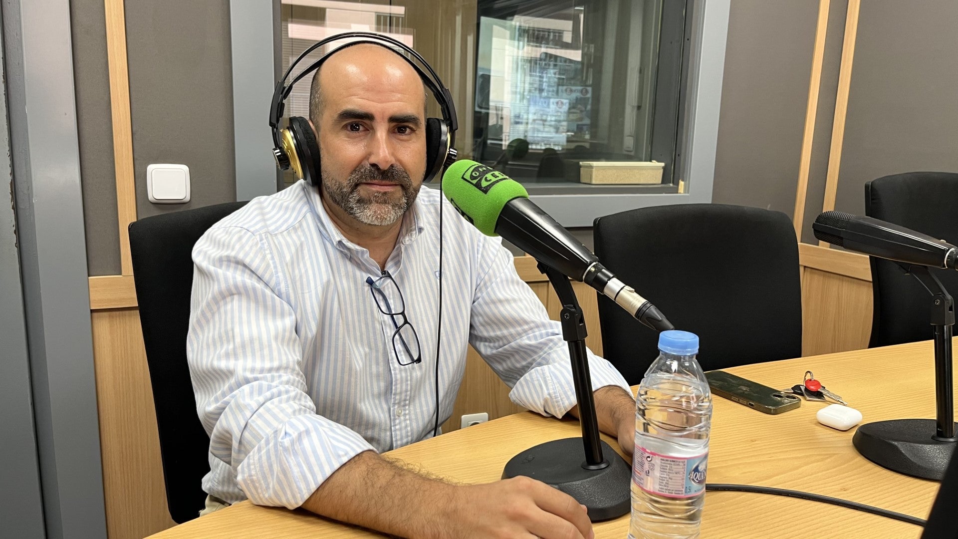 Un novedoso robot limpia los cascos de los barcos en el Puerto de Málaga Un novedoso robot limpia los cascos de los barcos en el Puerto de Málaga