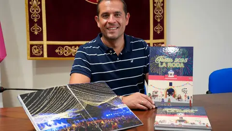 Ya está a la venta el libro de fiestas de La Roda Ya está a la venta el libro de fiestas de La Roda
