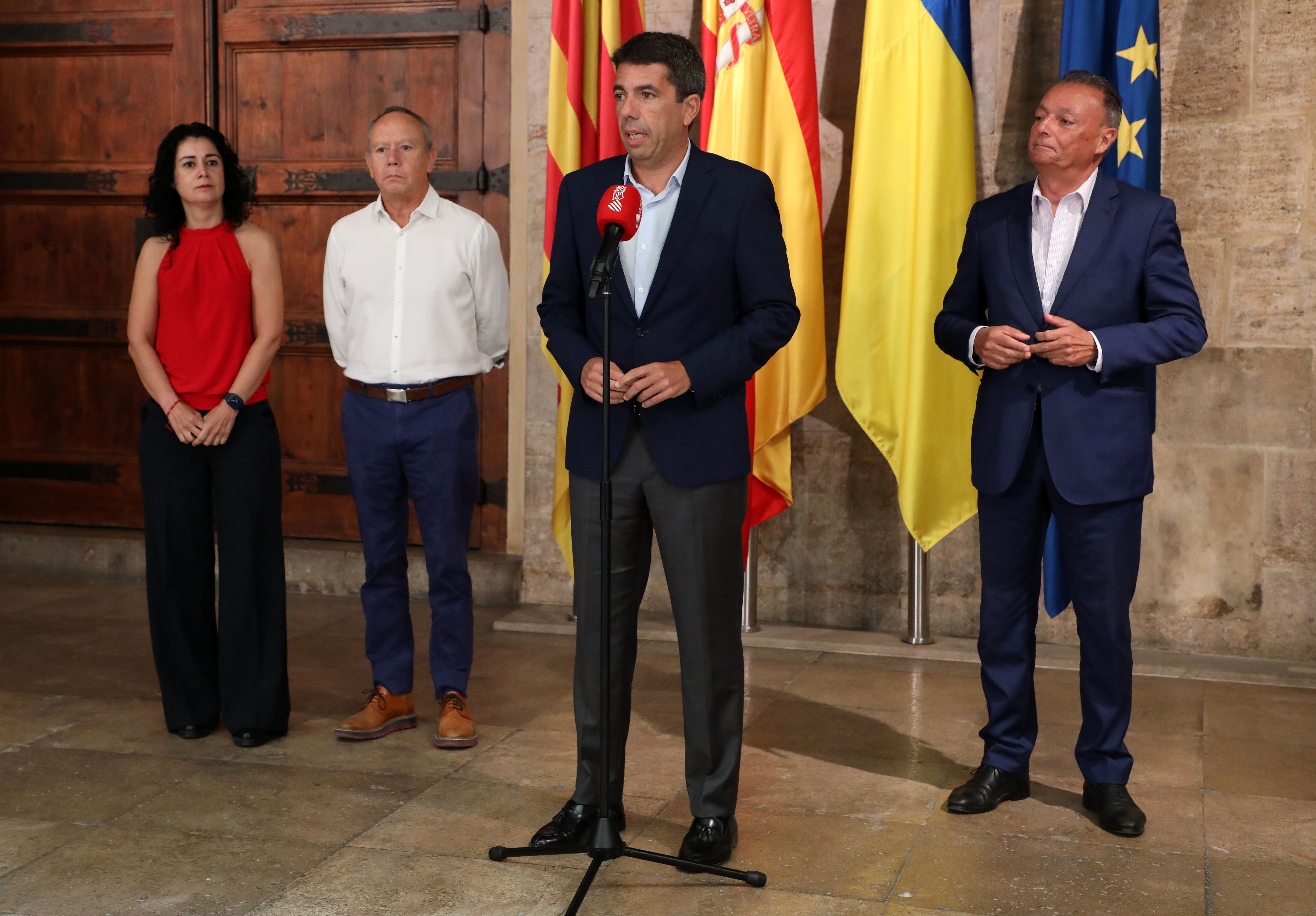 Reclamar agua, la financiación autonómica e infraestructuras objetivos de agentes sociales y el president de la Generalitat Reclamar agua, la financiación autonómica e infraestructuras objetivos de agentes sociales y el president de la Generalitat