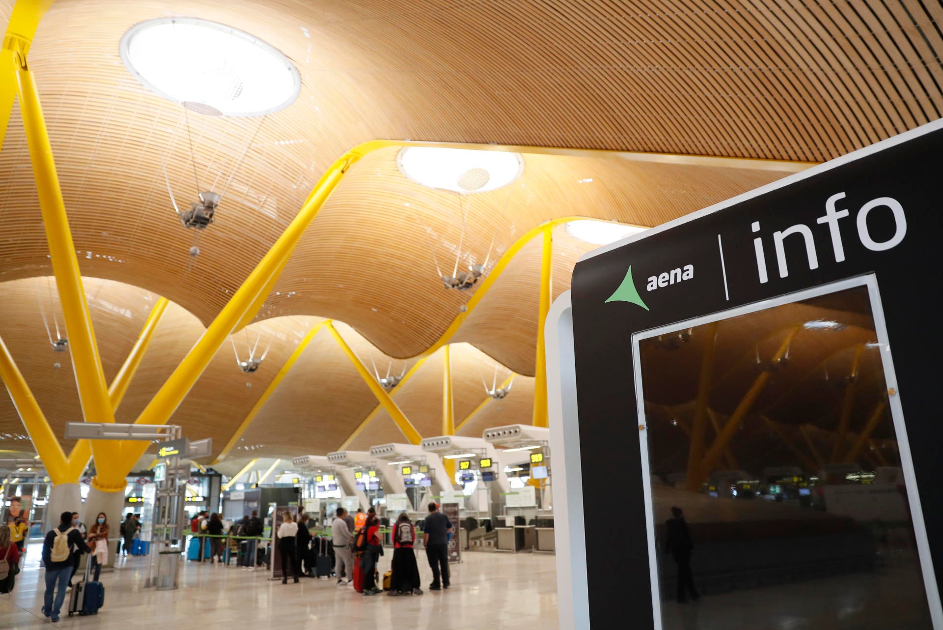 Aena propone una subida de tarifas aeroportuarias en 2024 que podría aumentar el precio de los billetes Aena propone una subida de tarifas aeroportuarias en 2024 que podría aumentar el precio de los billetes