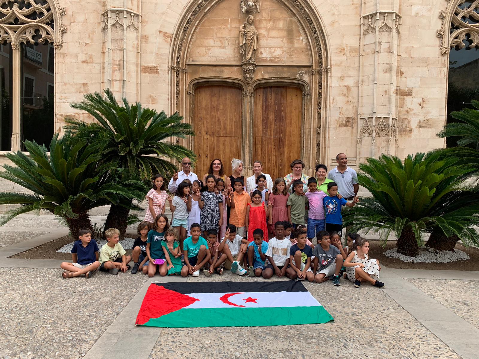 Los 32 niños saharauis disfrutan de unas 'Vacances en Pau' en las islas Los 32 niños saharauis disfrutan de unas 'Vacances en Pau' en las islas