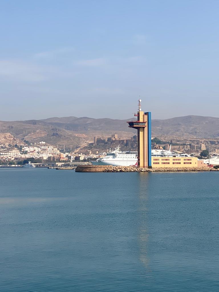 El arquitecto Ramón de Torres analiza el paisaje de la ciudad de Almería El arquitecto Ramón de Torres analiza el paisaje de la ciudad de Almería