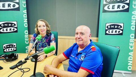 El presidente de la Federaci&oacute;n de Socorrismo y Salvamento de Illes Balears, Carlos de Espa&ntilde;a, en Onda Cero Mallorca, junto a Elka Dimitrova