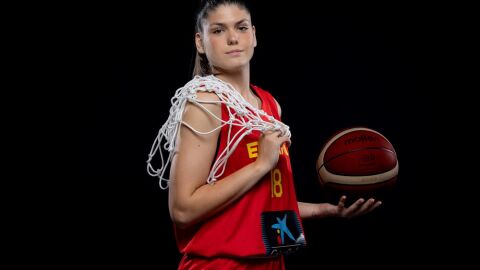 Elena Moreno tras la plata conseguida en el Mundial Sub-19 de Baloncesto Femenino