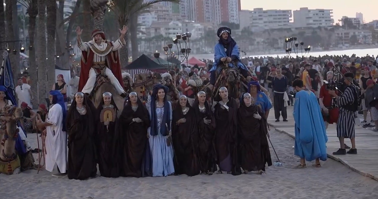 La bandera de la Media Luna se impone sobre La Vila Joiosa La bandera de la Media Luna se impone sobre La Vila Joiosa
