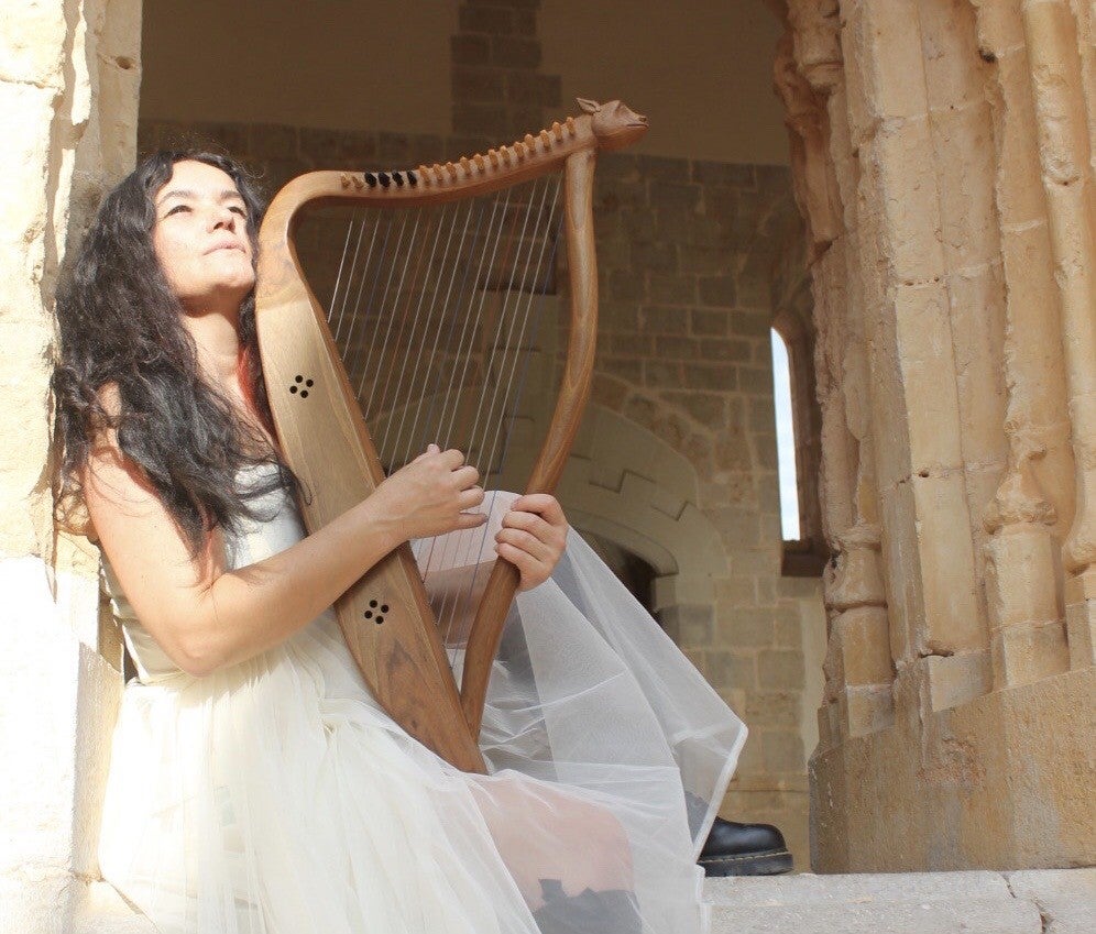 Mara Aranda cierra la XV edición del Cicle de Música Valenciana 'Vicent Garcés' con 'Trobairitz' Mara Aranda cierra la XV edición del Cicle de Música Valenciana 'Vicent Garcés' con 'Trobairitz'