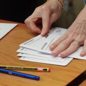 Imagen de archivo de un recuento del voto de residentes en el extranjero.