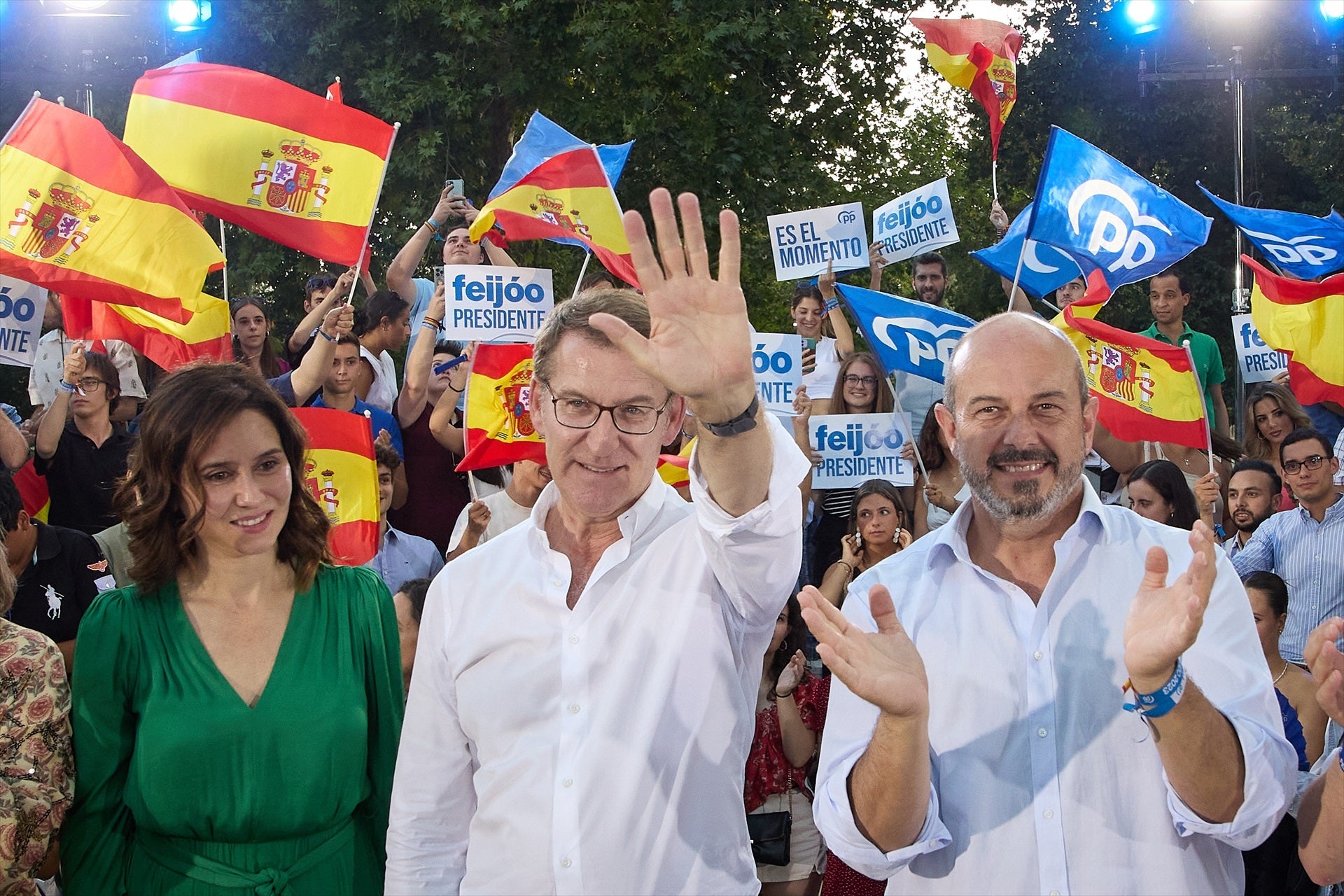 El PP se abre a hablar con Junts "dentro de la Constitución" mientras el PSOE urge a los nacionalistas a elegir El PP se abre a hablar con Junts "dentro de la Constitución" mientras el PSOE urge a los nacionalistas a elegir