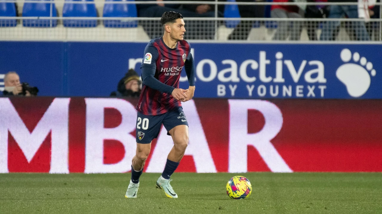 El Elche negocia con el pivote Cristian Salvador, del Huesca