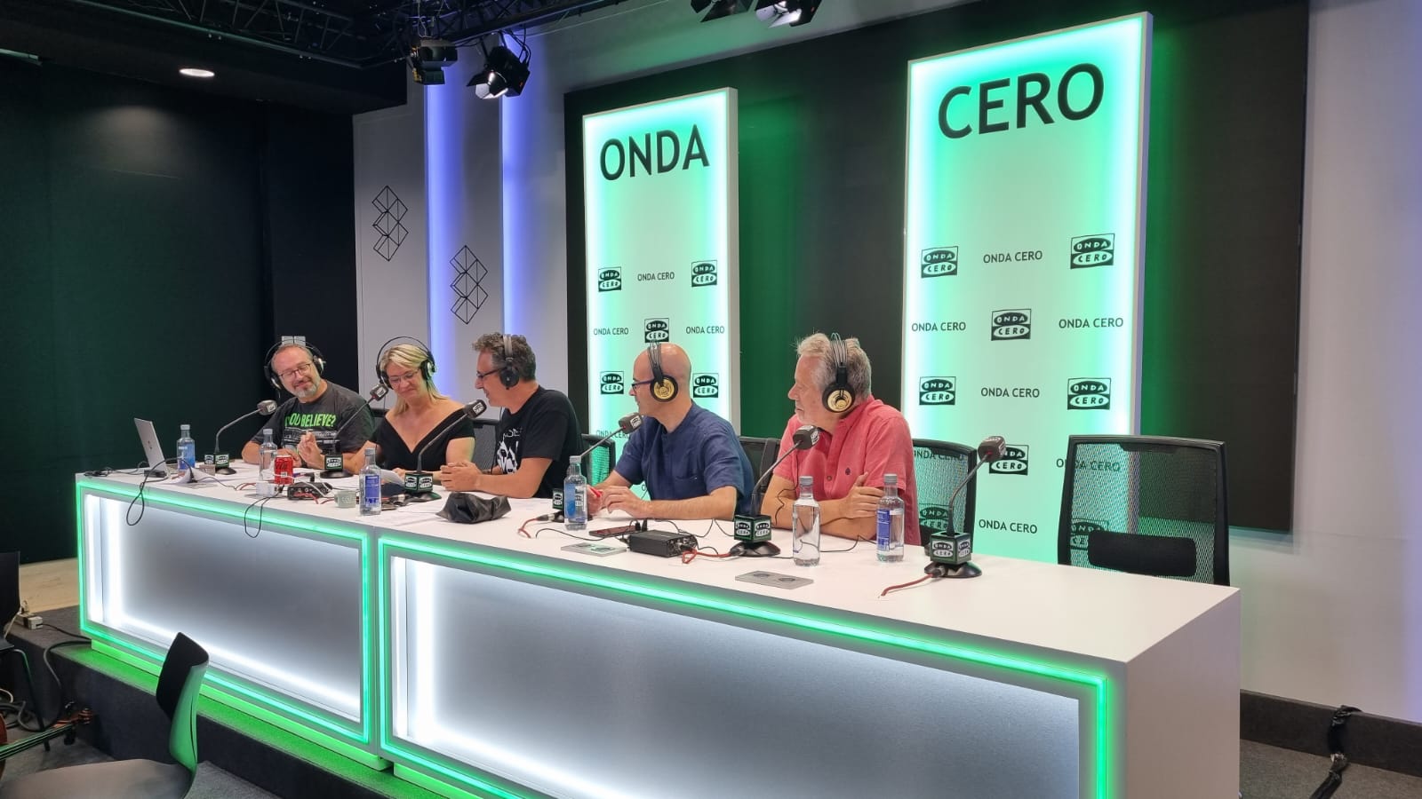 Vuelve a vivir la II Noche de los Cazadores de Ovnis en 'El colegio invisible' Vuelve a vivir la II Noche de los Cazadores de Ovnis en 'El colegio invisible'