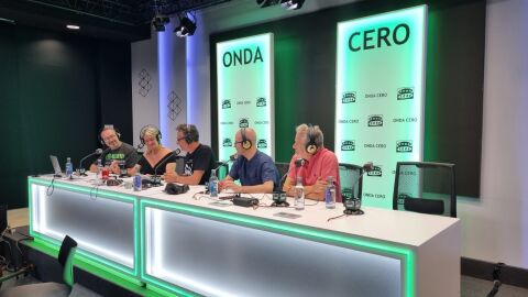 El equipo de 'El colegio invisible' durante el especial de la noche de los ovnis