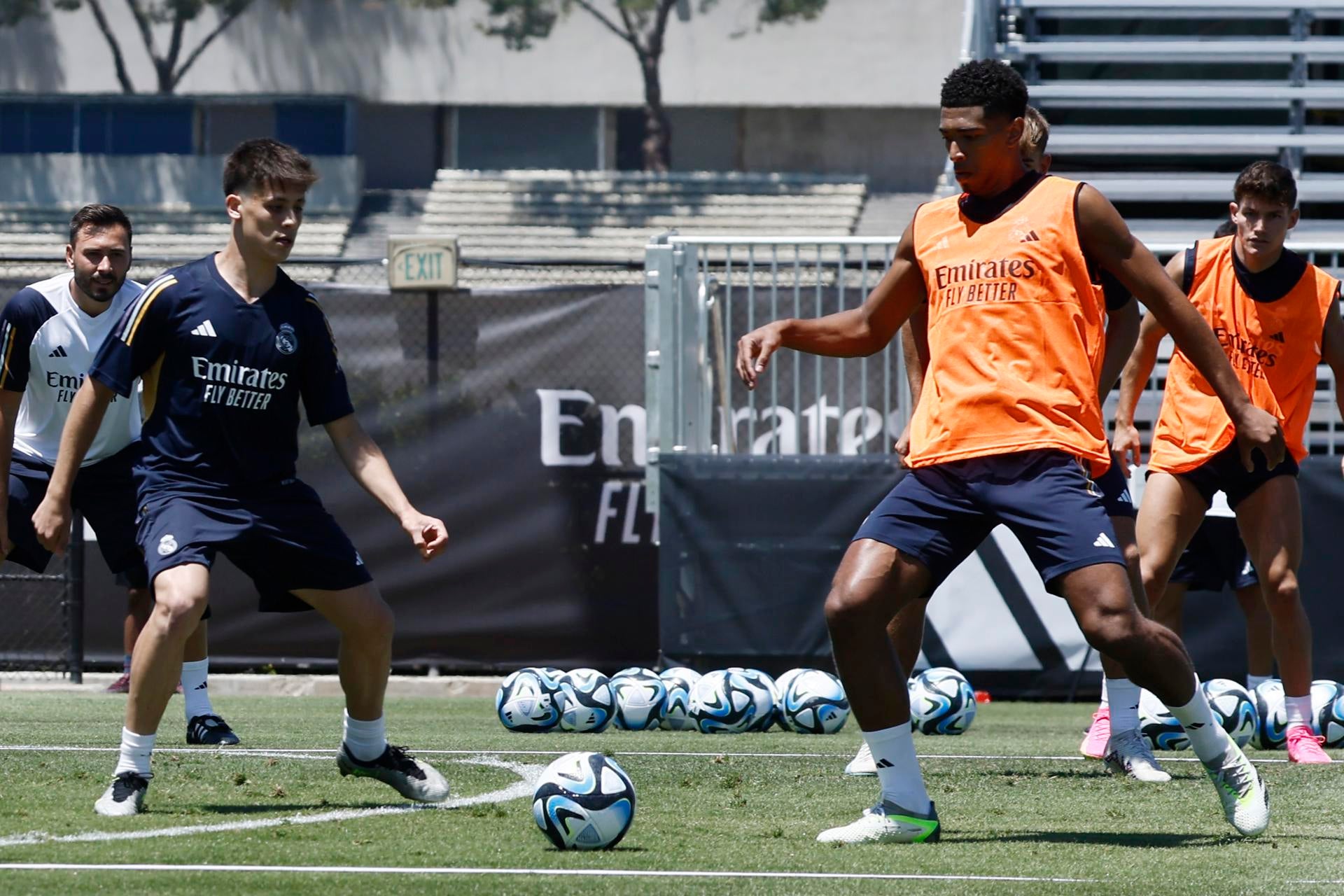 Arda Güler junto a Bellingham en un entrenamiento con el Real Madrid Arda Güler junto a Bellingham en un entrenamiento con el Real Madrid