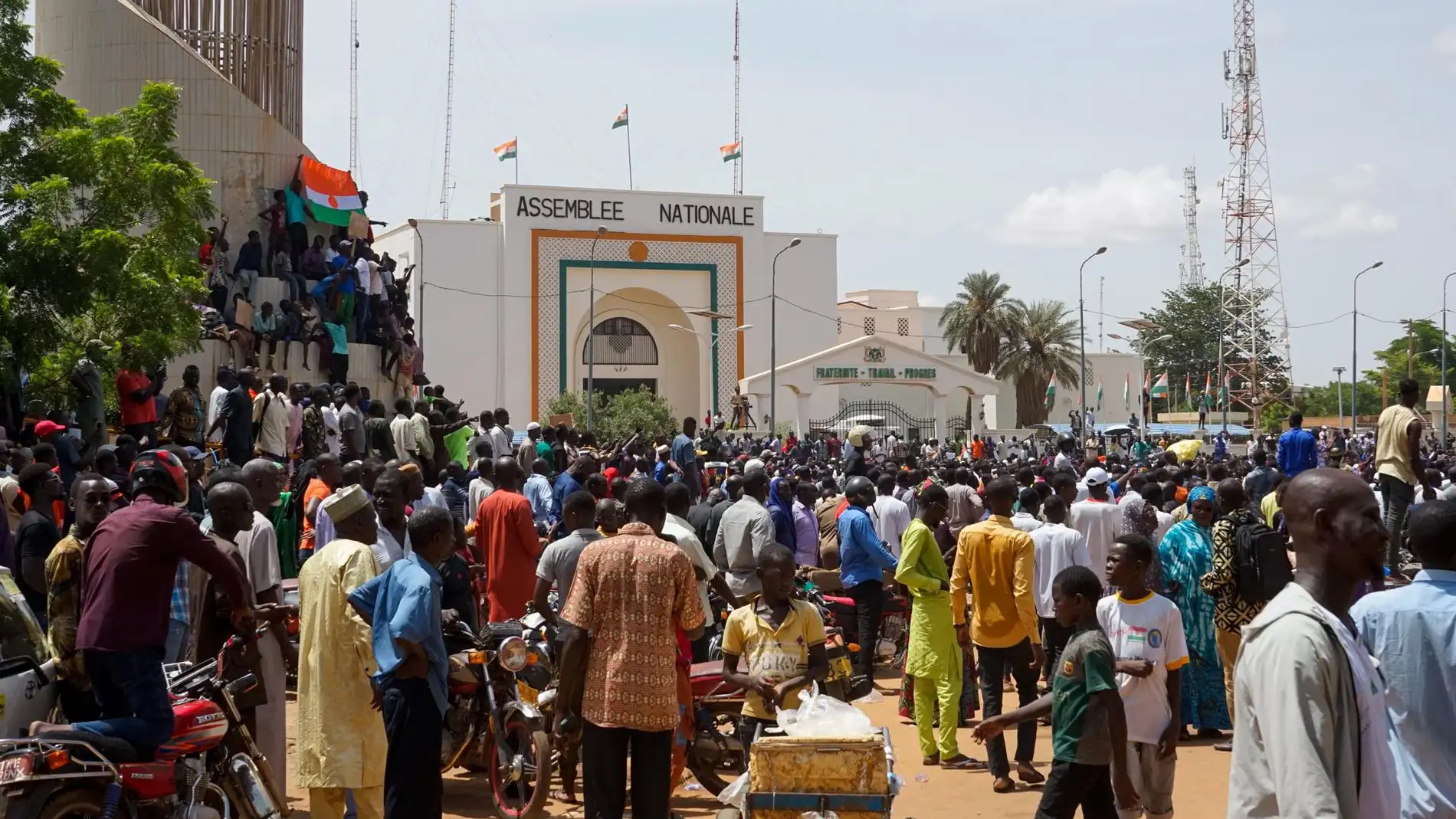 España suspende la cooperación con Níger mientras no se restablezca el orden democrático
