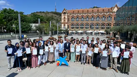 150 estudiantes con escasos recursos económicos acceden a la universidad con las becas de la Fundación ”la Caixa” 150 estudiantes con escasos recursos económicos acceden a la universidad con las becas de la Fundación ”la Caixa”