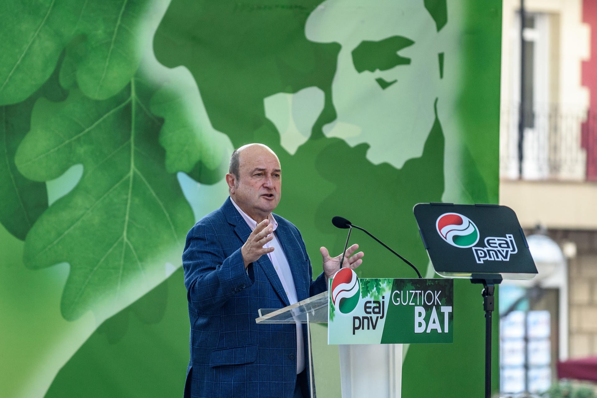 Andoni Ortuzar reclama a Pedro Sánchez un acuerdo sobre el modelo territorial para su investidura Andoni Ortuzar reclama a Pedro Sánchez un acuerdo sobre el modelo territorial para su investidura