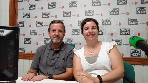 Alfonso Pati&ntilde;o, director de C&aacute;ritas, e Inmaculada Naharro, t&eacute;cnica de Empleo