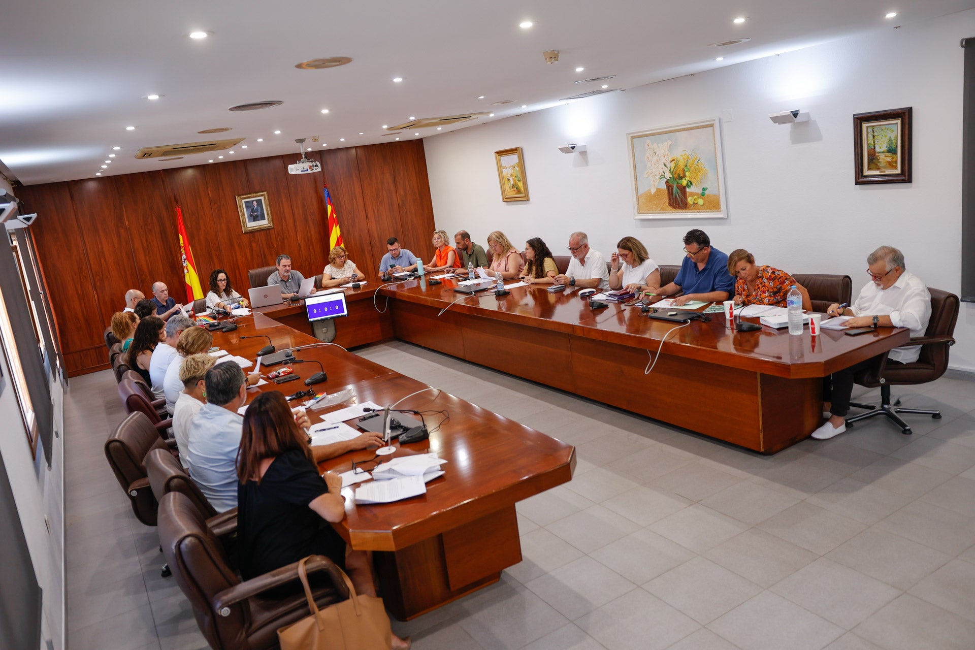VOX acusa al alcalde socialista de l'Alfàs de absorber al PP al otorgándole cargos en el gobierno VOX acusa al alcalde socialista de l'Alfàs de absorber al PP al otorgándole cargos en el gobierno