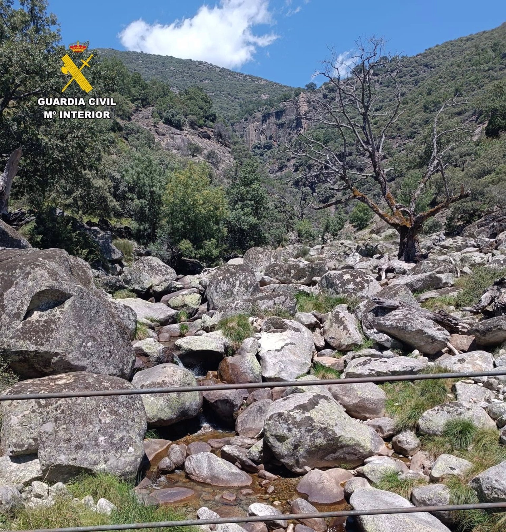 La Guardia Civil rescata a un barranquista perdido en un paraje de Villanueva de la Vera La Guardia Civil rescata a un barranquista perdido en un paraje de Villanueva de la Vera