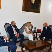 Almudena Martínez del Junco y Germán Beardo en el salón Regio del Ayuntamiento Almudena Martínez del Junco y Germán Beardo en el salón Regio del Ayuntamiento