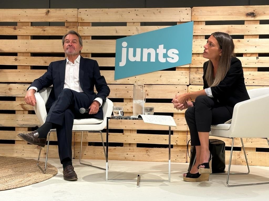 Artur Mas pide a Puigdemont que no haga la temeridad de ir a unas nuevas elecciones Artur Mas pide a Puigdemont que no haga la temeridad de ir a unas nuevas elecciones