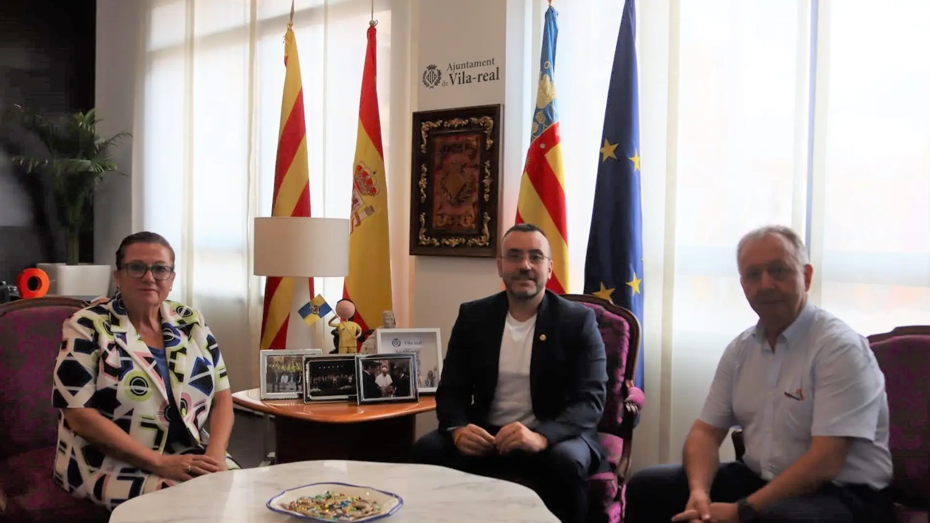 Encuentro del alcalde de Vila-real, José Benlloch con la presidenta de la Cámara de Comercio, Dolores Guillamón.