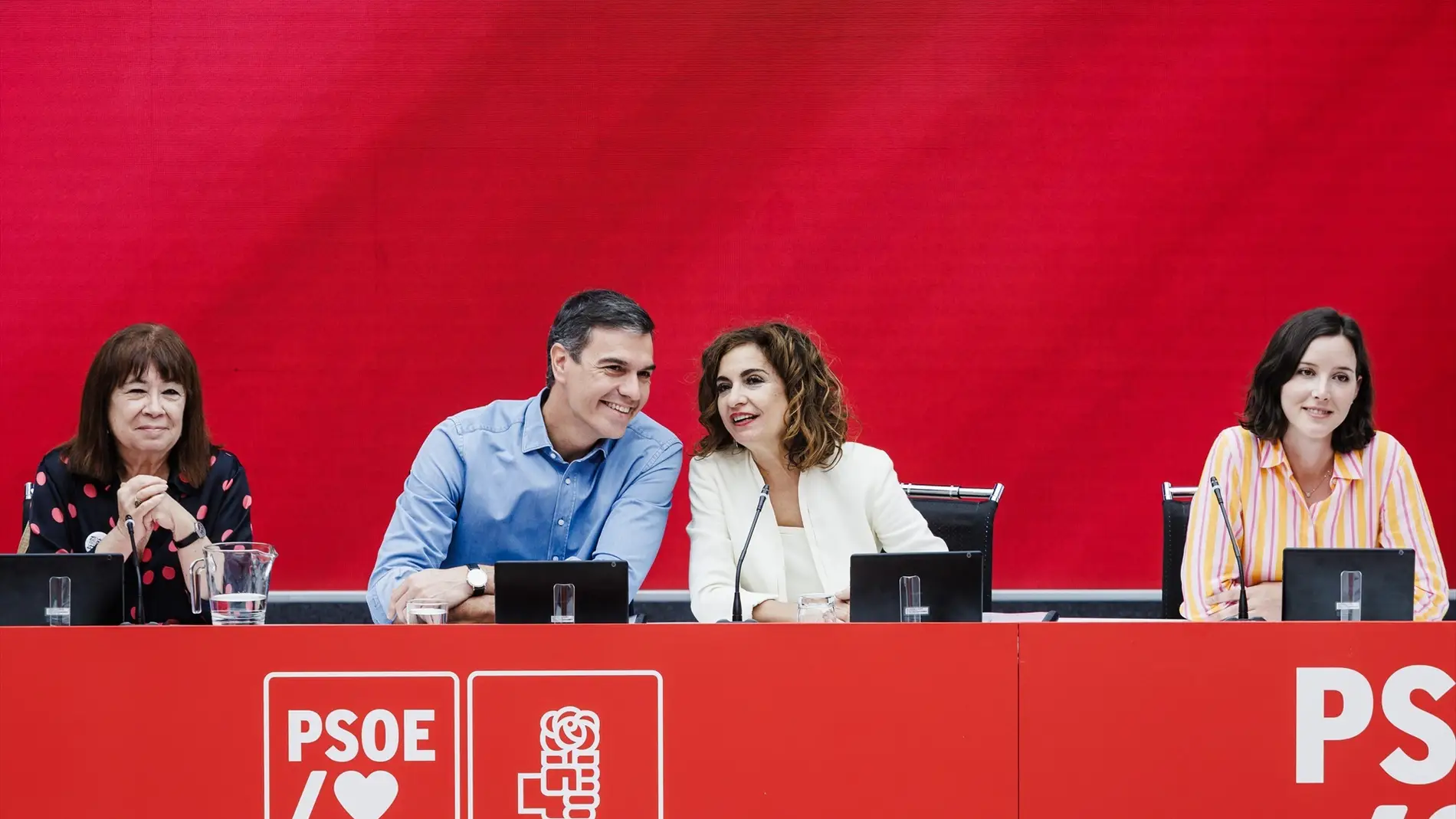 Pedro Sánchez y María Jesús Montero.
