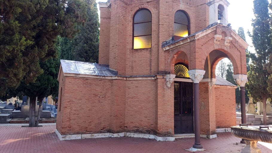Cubierta de plomo de la capilla del cementerio municipal de Alcal&aacute; de Henares