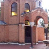 La capilla del cementerio municipal de Alcalá de Henares recupera su cubierta de plomo