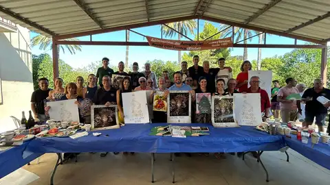 Representantes de los entes festeros y culturales de Elche con el equipo de gobierno municipal y la Asociación de Amigos del arroz con costra Representantes de los entes festeros y culturales de Elche con el equipo de gobierno municipal y la Asociación de Amigos del arroz con costra