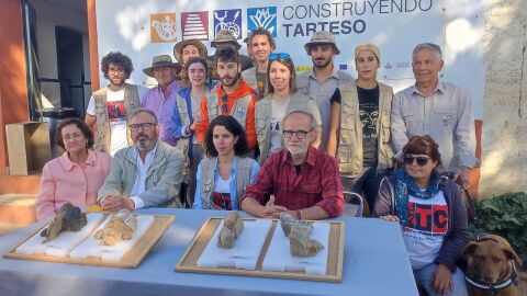 Equipo yacimiento arqueológico El Turuñuelo