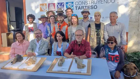 Equipo yacimiento arqueológico El Turuñuelo Equipo yacimiento arqueológico El Turuñuelo
